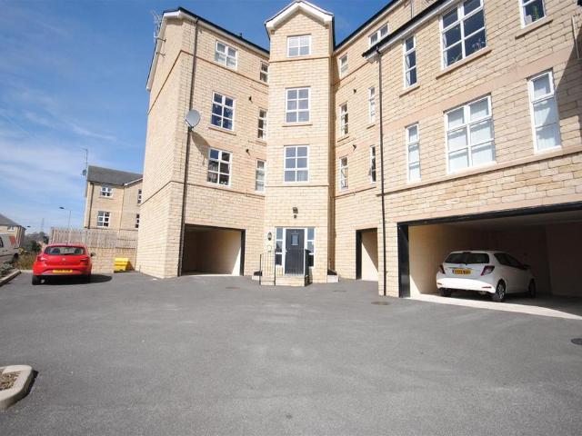 Woodsley Fold, Bradford BD13 2 bed apartment to rent £775 pcm £179 pw