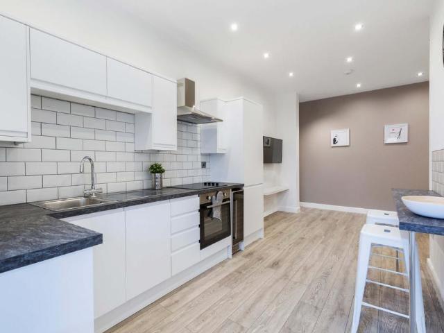 Woodsley Rd, Leeds LS2 4 bed house to rent £2,773 pcm £640 pw