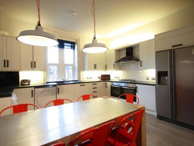 Woodsley Road, Leeds LS2 7 bed flat to rent £4,064 pcm £938 pw
