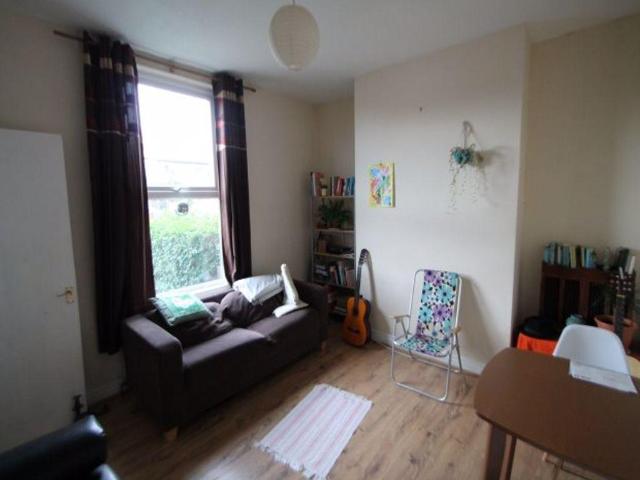 Woodsley Road, Leeds 2 bed house to rent £1,000 pcm £231 pw