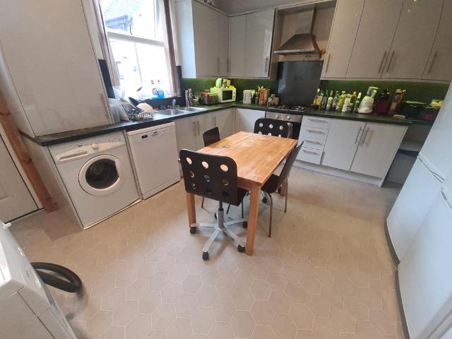 Woodsley Road, Leeds 6 bed house to rent £3,588 pcm £828 pw