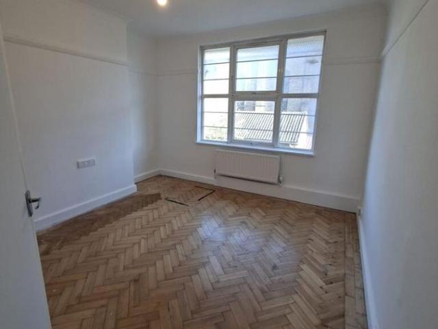 Woodstock Court, Burnt Ash Hill, London SE12, 2 bed flat to rent, £1,500 pcm | PrimeLocation