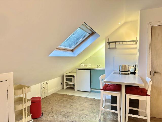 Woodstock Avenue, Golders Green NW11, Studio to rent, £1,600 pcm | PrimeLocation