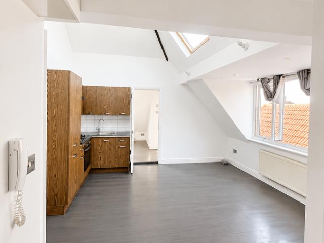 Woodstock Avenue, London NW11, 2 bed terraced house to rent, £1,900 pcm | PrimeLocation