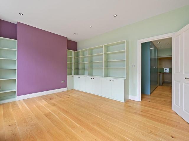Woodstock Grove, London, W12 1 bed flat to rent £1,950 pcm £450 pw