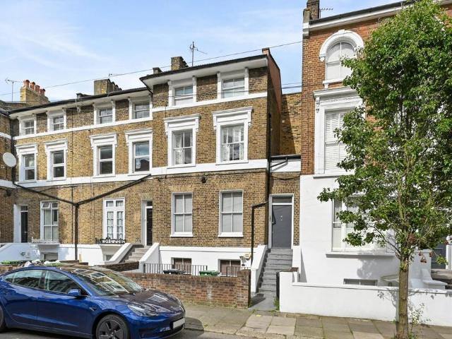 Woodstock Grove, London, W12 1 bed flat to rent £2,050 pcm £473 pw