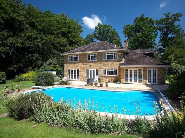 Woodstock, Old Avenue, West Byfleet. 5 bed detached house to rent £5,950 pcm £1,373 pw