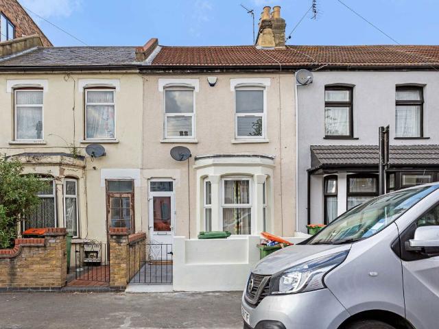 Woodstock Road, Upton Park E7, 4 bed property to rent, £2,900 pcm | PrimeLocation