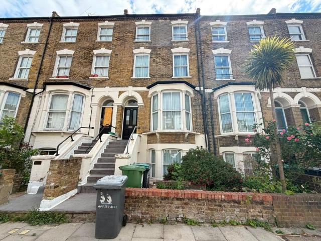 Woodstock Road, London, N4 2 bed maisonette to rent £2,550 pcm £588 pw