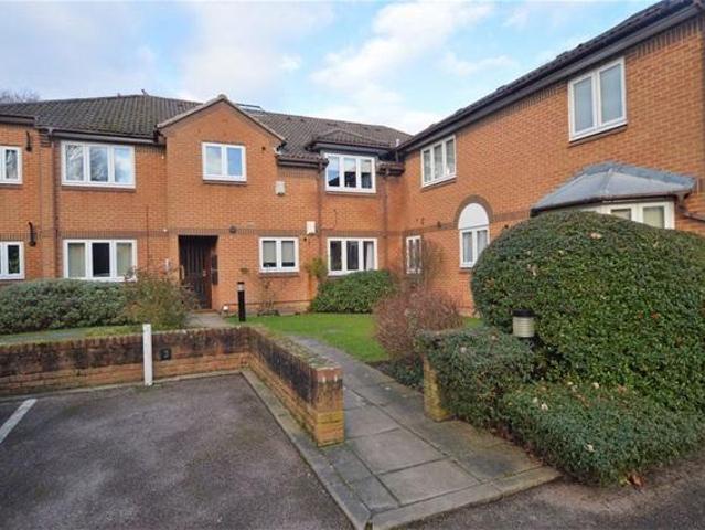 Woodstock Road North, St Albans 2 bed flat to rent £1,950 pcm £450 pw