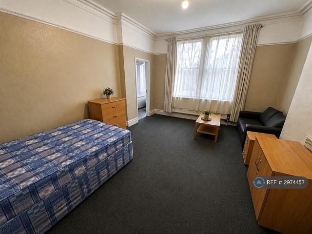 Woodstock Road, Redland, Bristol, BS6 Studio to rent £1,000 pcm £231 pw