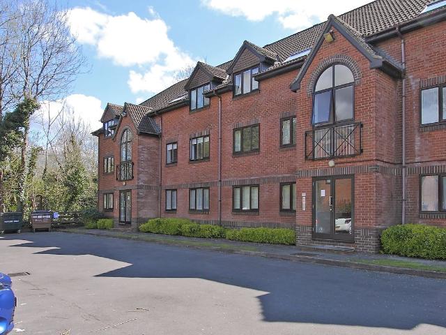 Woodpeckers, Heather Drive, Andover SP10, 2 bed flat to rent, £1,100 pcm | PrimeLocation