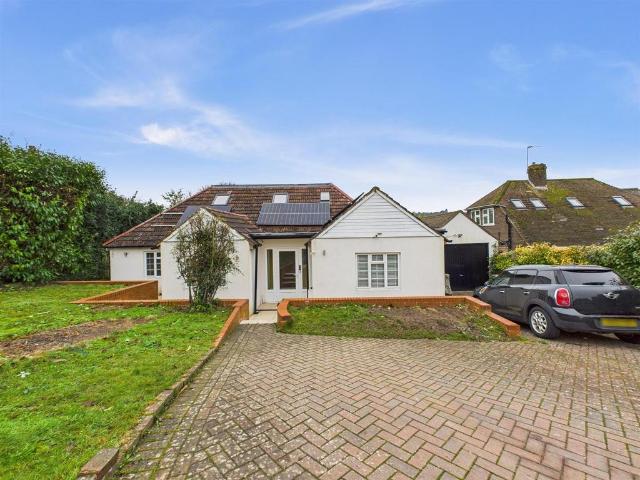 Woodplace lane, Coulsdon CR5 5 bed detached house to rent £2,999 pcm £692 pw