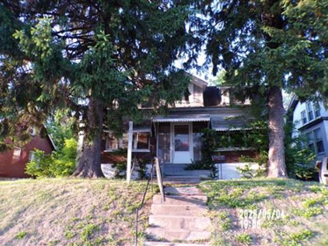 Woodrow Ave