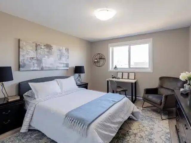 Woodroffe Place, Ottawa Has an Apartment