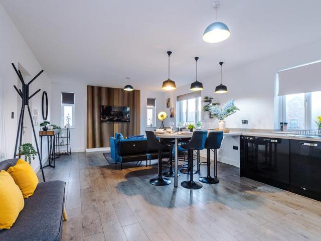 Woodward Street, Manchester M4 2 bed serviced apartment to rent £2,450 pcm £565 pw