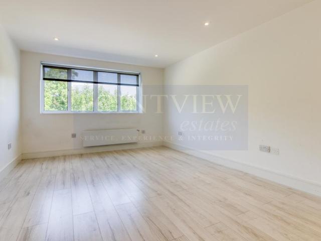 Woodthorpe Road, Ashford TW15 1 bed flat to rent £1,300 pcm £300 pw