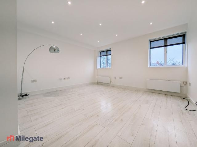 Woodthorpe Road, Ashford TW15, 2 bed flat to rent, £1,595 pcm | PrimeLocation