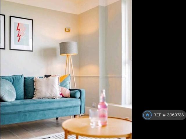 Woodvale, Forest Hill, SE23 2 bed flat to rent £2,350 pcm £542 pw
