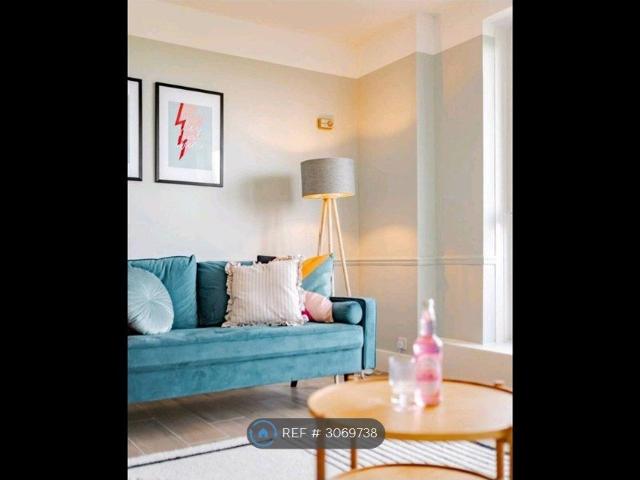 Woodvale, Forest Hill SE23, 2 bed flat to rent, £2,350 pcm | PrimeLocation