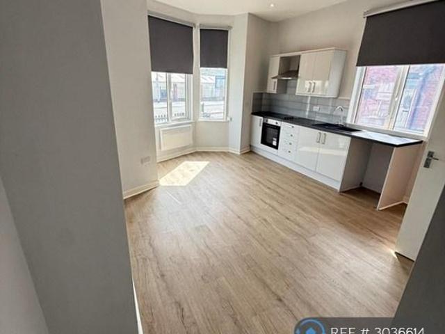 Woodview Terrace, Leeds, LS11 1 bed flat to rent £799 pcm £184 pw