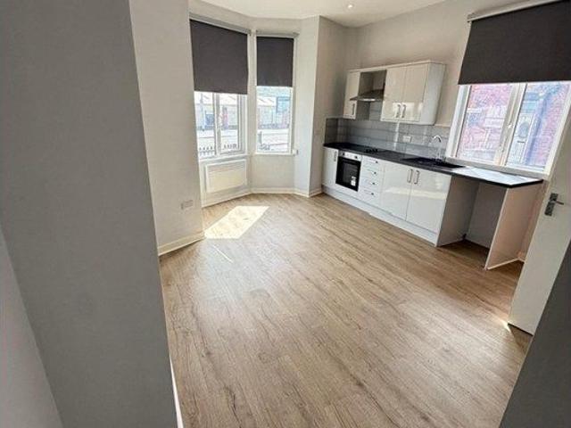 Woodview Terrace, Leeds LS11, 1 bed flat to rent, £850 pcm | PrimeLocation