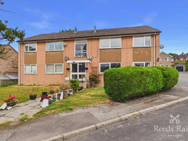 Woodview Close, Chesterfield S42 2 bed apartment to rent £850 pcm £196 pw