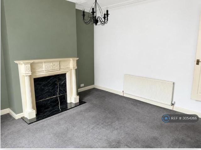 Woodview Mount, Leeds, LS11 2 bed terraced house to rent £900 pcm £208 pw