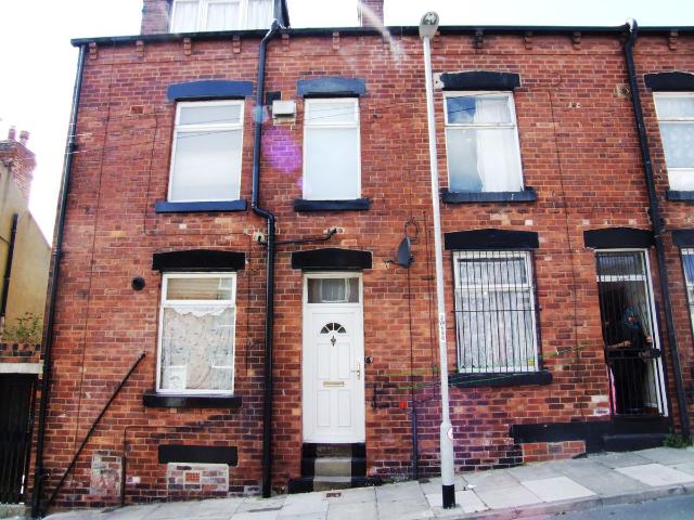 Woodview Place, Beeston LS11, 2 bed terraced house to rent, £750 pcm | PrimeLocation