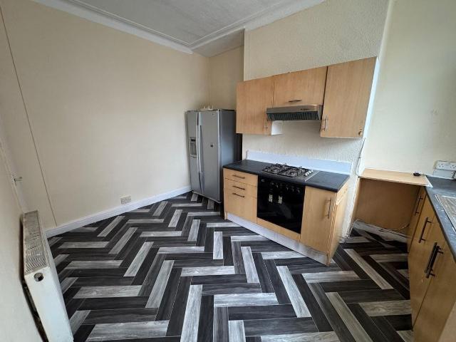 Woodview Place, Leeds LS11, 4 bed terraced house to rent, £1,100 pcm | PrimeLocation