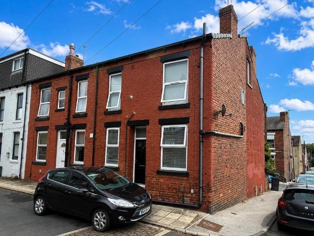 Woodville Avenue, Horsforth, Leeds. 2 bed terraced house to rent £1,100 pcm £254 pw