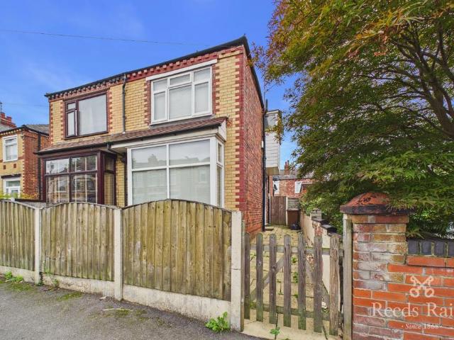 Woodville Grove, Cheshire SK5 3 bed semi detached house to rent £1,300 pcm £300 pw