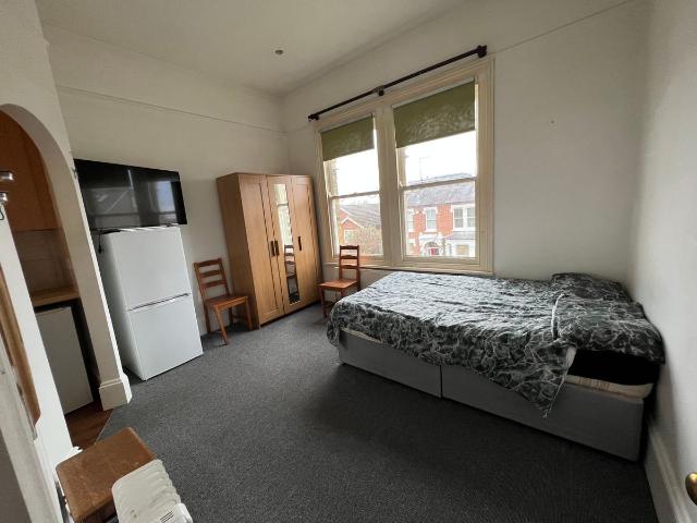 Woodville Road, Barnet EN5, Studio to rent, £1,350 pcm | PrimeLocation