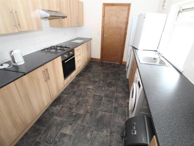 Woodville Road, Cardiff CF24 4 bed flat to rent £2,300 pcm £531 pw