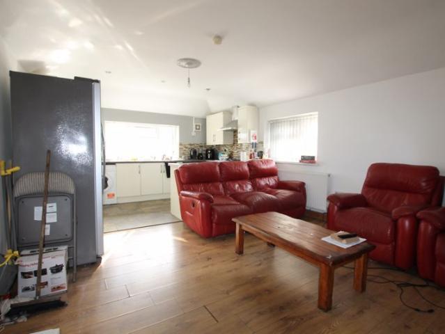 Woodville Road, Cardiff CF24, 6 bed flat to rent, £3,000 pcm | PrimeLocation