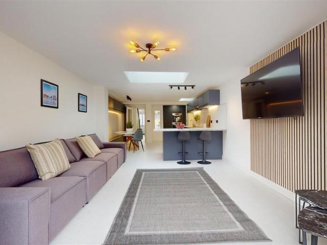 Woodville Road, Cardiff CF24 6 bed house to rent £4,350 pcm £1,004 pw