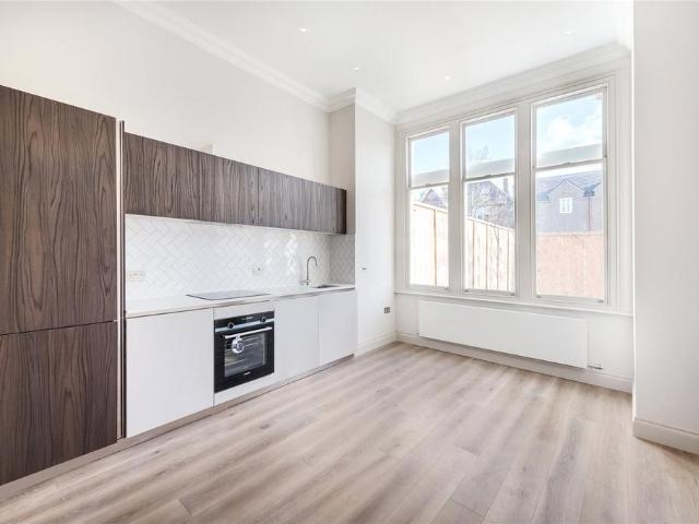 Woodville Road, Ealing Broadway. 1 bed apartment to rent £1,950 pcm £450 pw
