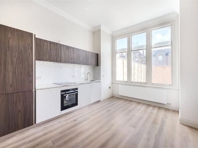 Woodville Road, Ealing Broadway, London W5, 1 bed flat to rent, £1,950 pcm | PrimeLocation