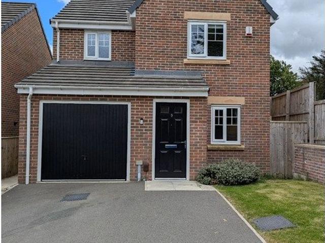 Wool Chase, Wakefield WF2, 3 bed detached house to rent, £1,350 pcm | PrimeLocation