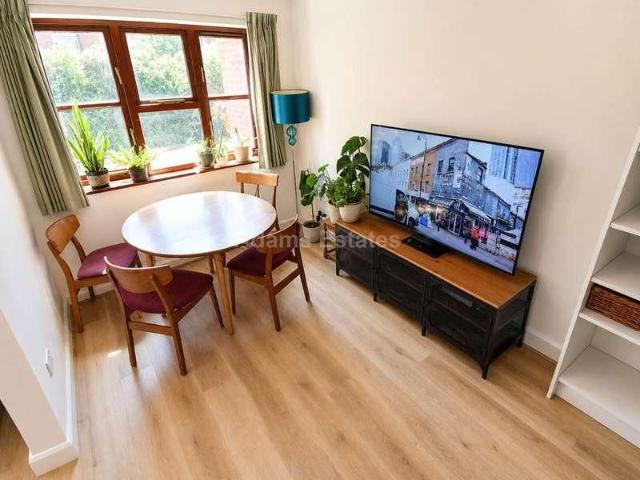 Woolacombe Drive, Reading, RG6