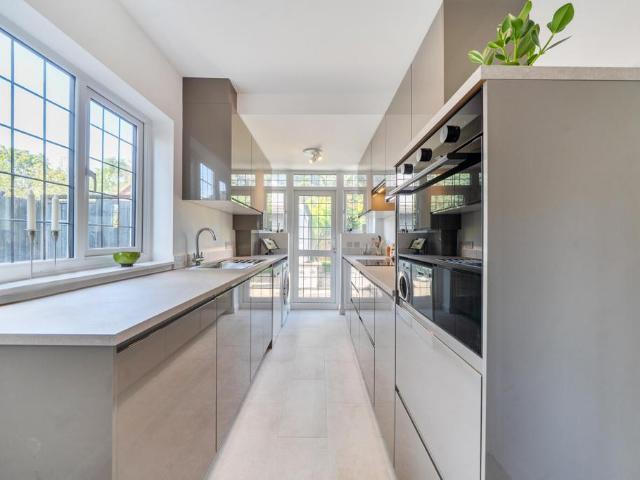Woolacombe Road, Blackheath, London, SE3 3 bed semi detached house to rent £2,600 pcm £600 pw