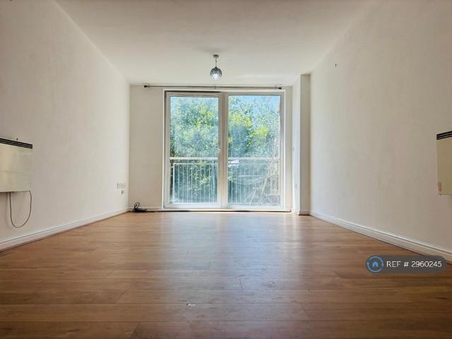 Wooldridge Close, Feltham, TW14 2 bed flat to rent £1,650 pcm £381 pw