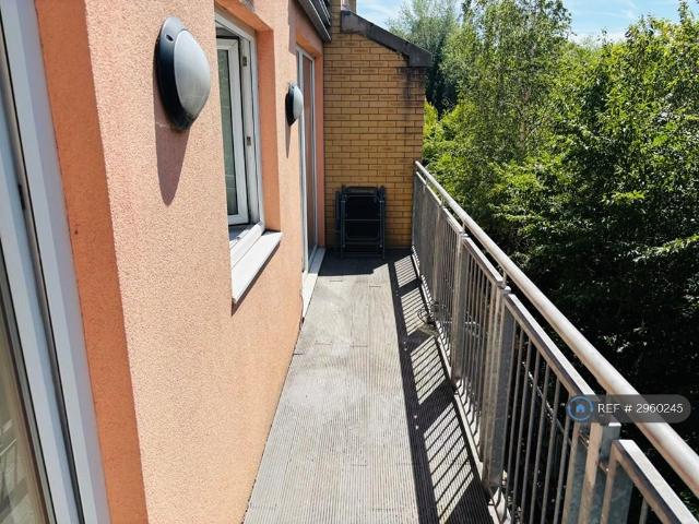Wooldridge Close, Feltham, TW14 2 bed flat to rent £1,650 pcm £381 pw