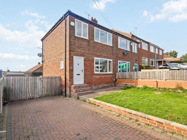 Woollin Avenue, Wakefield WF3 3 bed semi detached house to rent £1,050 pcm £242 pw