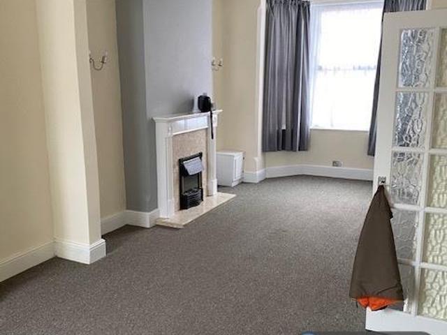 Woolmer Road, Nottingham, NG2 3 bed terraced house to rent £1,050 pcm £242 pw
