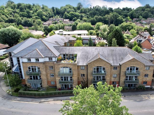 Woolsack Way, Godalming, Surrey GU7, 2 bed flat to rent, £1,800 pcm | PrimeLocation