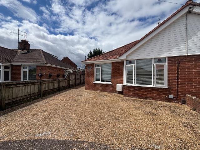 Woolsery Grove, Exeter EX4, 2 bed bungalow to rent, £1,350 pcm | PrimeLocation