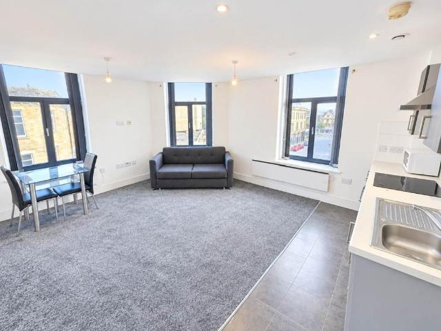 Woolston Warehouse, Grattan Road. 2 bed flat to rent £775 pcm £179 pw