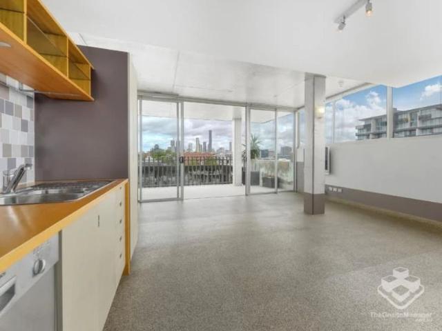Woolstore Living with River & City Views!