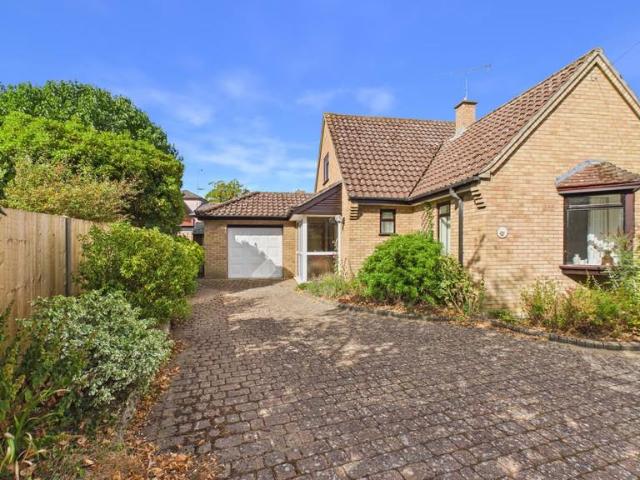 Woolpit IP30 4 bed detached house to rent £1,500 pcm £346 pw